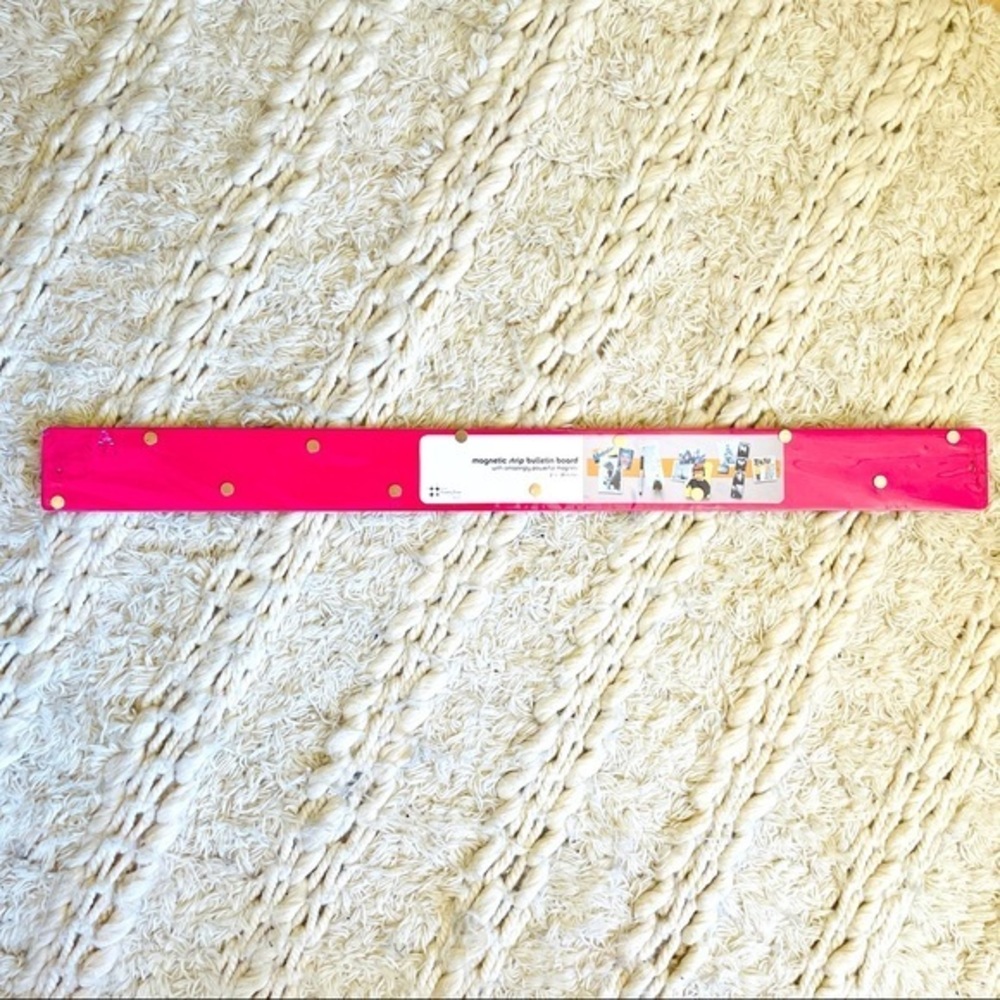 NWT MAGNETIC STRIP BULLETIN BOARD in Hot Pink,‎ Perfect for Office or Bedroom